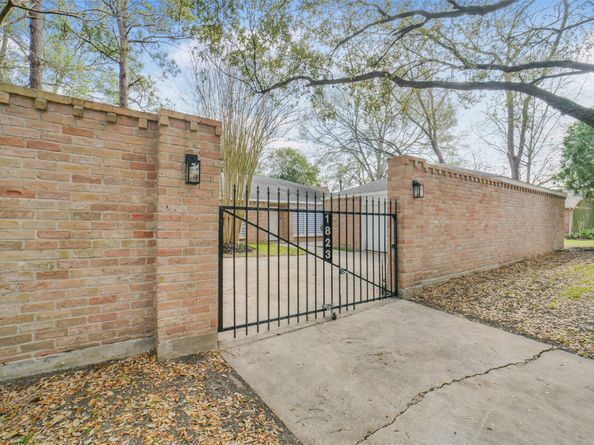 1823 Cherry Bend Drive, Houston TX 77077