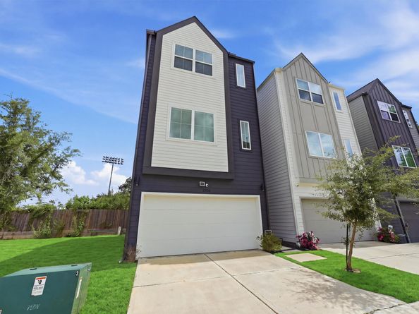 2206 Springwood Vista Lane, Houston TX 77055