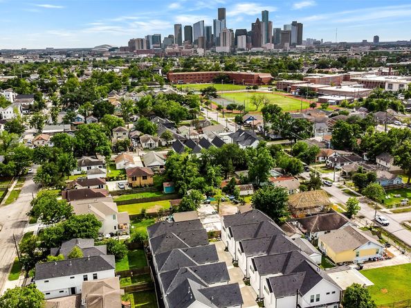 1228 Mcneil Street, Houston TX 77009