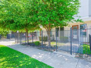 2401 Crawford Street C1B, Houston TX 77004