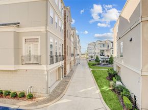 827 Dunleigh Meadows Lane Lane, Houston TX 77055