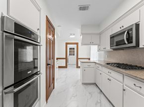 110 Shadow Wood Drive, Sugar Land TX 77498