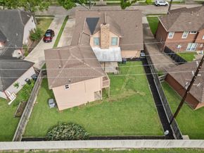 110 Shadow Wood Drive, Sugar Land TX 77498