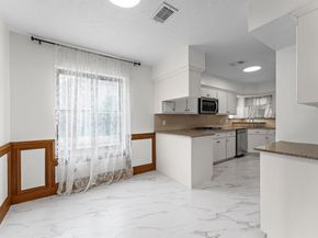 110 Shadow Wood Drive, Sugar Land TX 77498