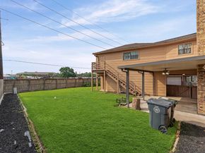 110 Shadow Wood Drive, Sugar Land TX 77498
