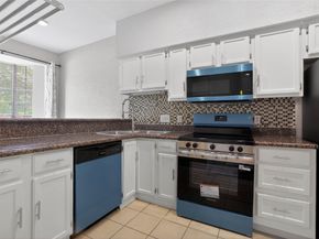 2121 El Paseo Street 1702, Houston TX 77054