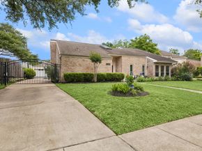 1623 Warwickshire Drive, Houston TX 77077