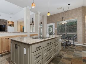 2 Taper Glow Place, The Woodlands TX 77381