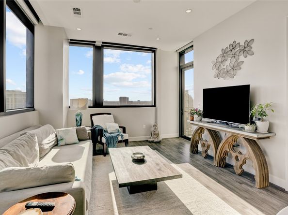1211 Caroline Street 1804, Houston TX 77002