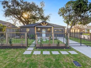 5619 Chapman Street, Houston TX 77009