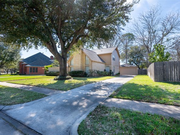 2542 Hodges Bend, Sugar Land TX 77479