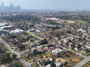 1213 Boswell Street, Houston TX 77009