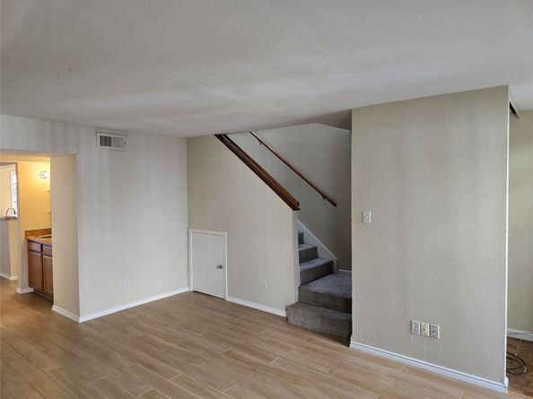 5917 Fairdale Lane 6, Houston TX 77057