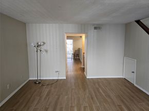 5917 Fairdale Lane 6, Houston TX 77057