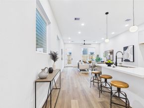 5032 Creekmont Drive, Houston TX 77091