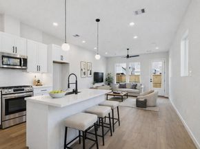 5032 Creekmont Drive, Houston TX 77091