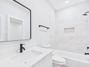 5032 Creekmont Drive, Houston TX 77091