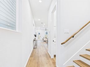 5032 Creekmont Drive, Houston TX 77091