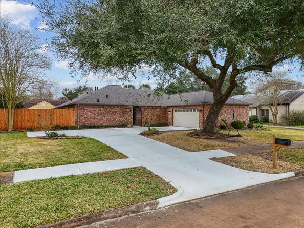 16006 Brookvilla Drive, Houston TX 77059
