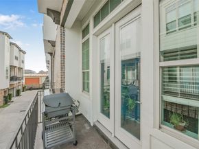 1040 W 26th Street E, Houston TX 77008