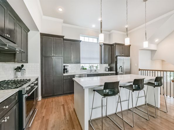 1040 W 26th Street E, Houston TX 77008