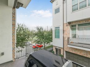 1040 W 26th Street E, Houston TX 77008