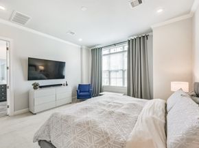 1040 W 26th Street E, Houston TX 77008