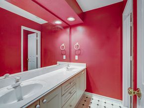 22 S Greywing Place, The Woodlands TX 77382