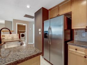 22 S Greywing Place, The Woodlands TX 77382