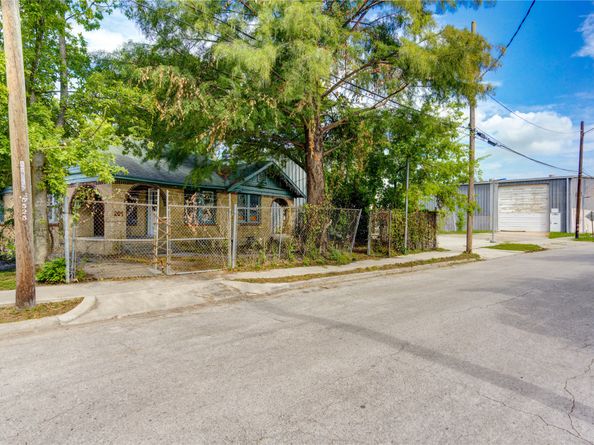 211 N Jenkins Street, Houston TX 77003
