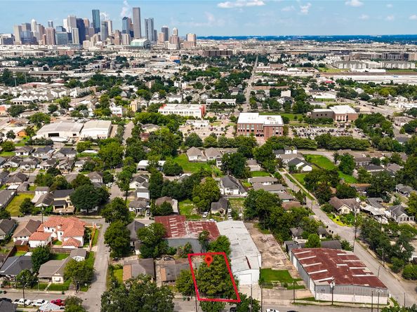 211 N Jenkins Street, Houston TX 77003