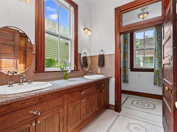 2010 Lubbock Street, Houston TX 77007