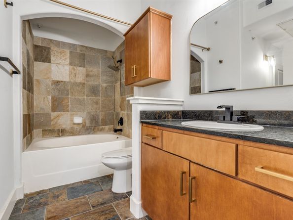 1901 Post Oak Boulevard 2220, Houston TX 77056