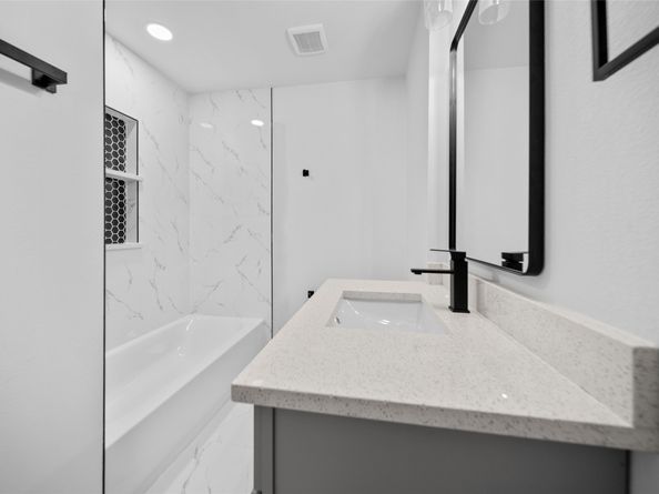 6319 Annunciation Street, Houston TX 77016