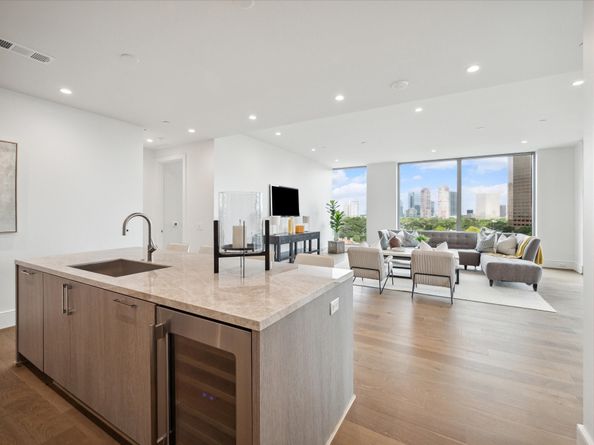 5656 San Felipe Street 701, Houston TX 77056