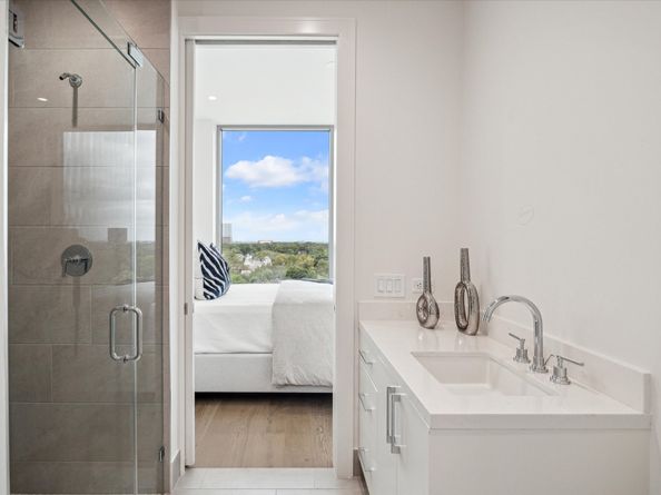 5656 San Felipe Street 701, Houston TX 77056