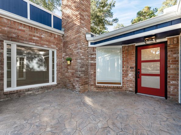 33 Crystal Lake Lane, The Woodlands TX 77380
