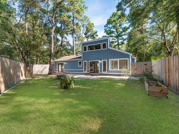 33 Crystal Lake Lane, The Woodlands TX 77380