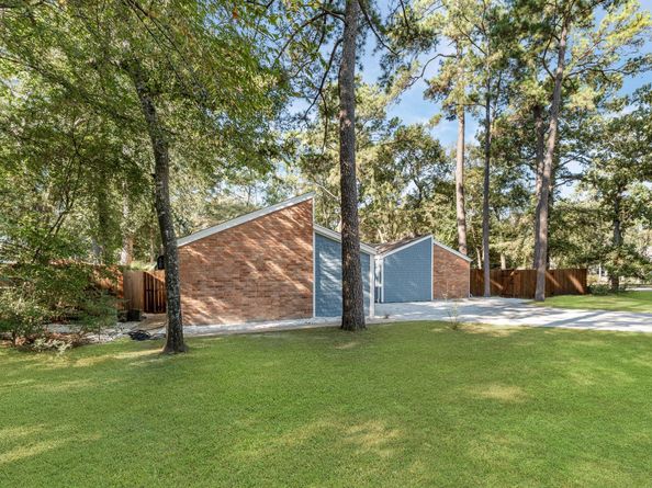 33 Crystal Lake Lane, The Woodlands TX 77380