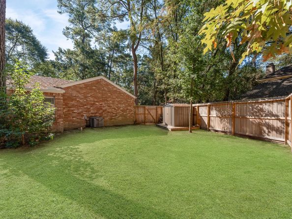 33 Crystal Lake Lane, The Woodlands TX 77380
