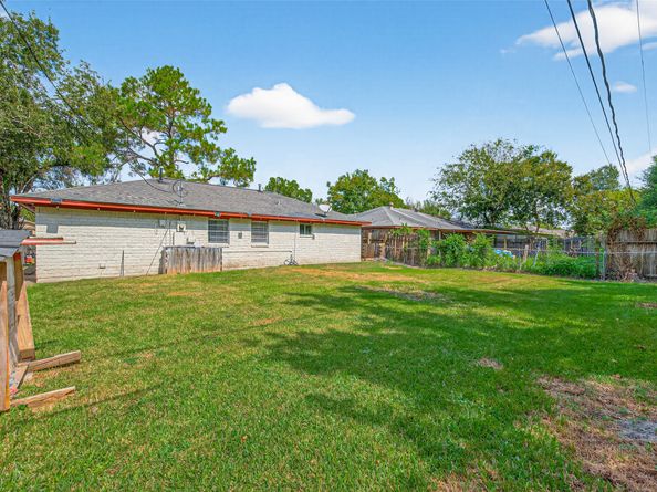 530 Branding Iron Lane, Houston TX 77060