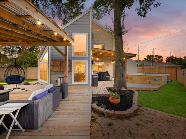 1824 Pine Cone Drive, Katy TX 77493