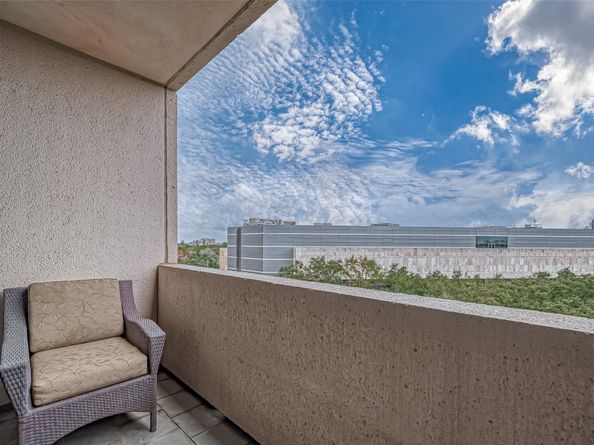 1111 Hermann Drive 6E, Houston TX 77004