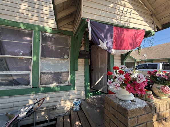 1109 N Cesar Chavez Boulevard, Houston TX 77011
