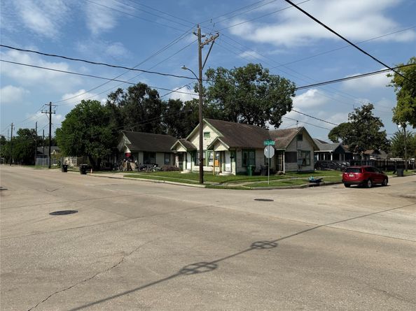 1109 N Cesar Chavez Boulevard, Houston TX 77011