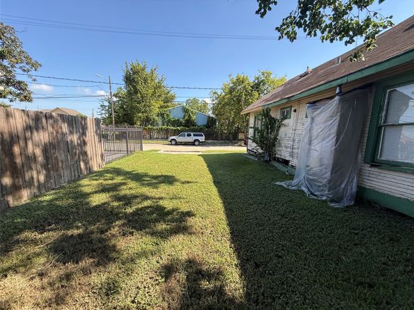 1109 N Cesar Chavez Boulevard, Houston TX 77011