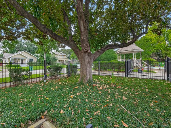 1100 Harvard Street 8, Houston TX 77008