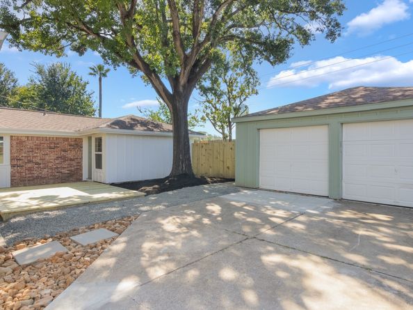 6115 Lymbar Drive, Houston TX 77096