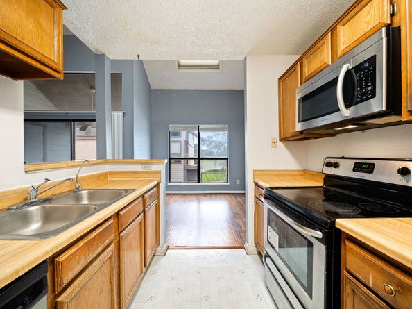 8359 Sands Point Drive 218, Houston TX 77036