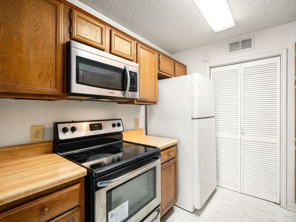 8359 Sands Point Drive 218, Houston TX 77036